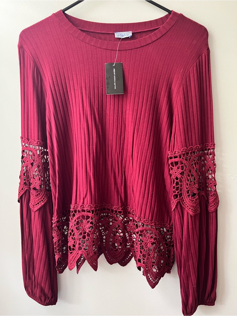 Abbeline Crochet-Hem Ribbed Long Sleeve Top in Burgundy